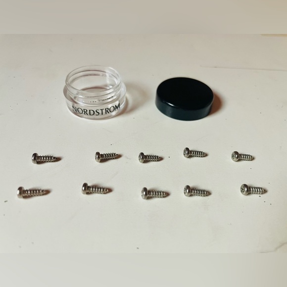 Set of 6 Guitar Tuning Pegs /Tuners, 10 little screws & a jar for the screws - Picture 5 of 6
